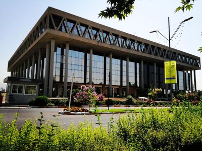 احترام به خاطره‌ی مشترک شهروندی در بازسازی ساختمان شیشه‌ای